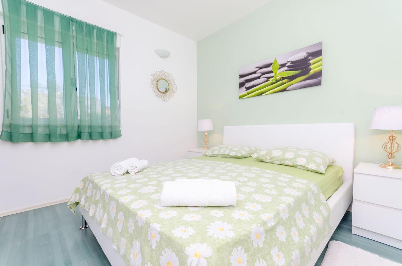 Apartments Zdenka Donji Okrug  Kültér fotó